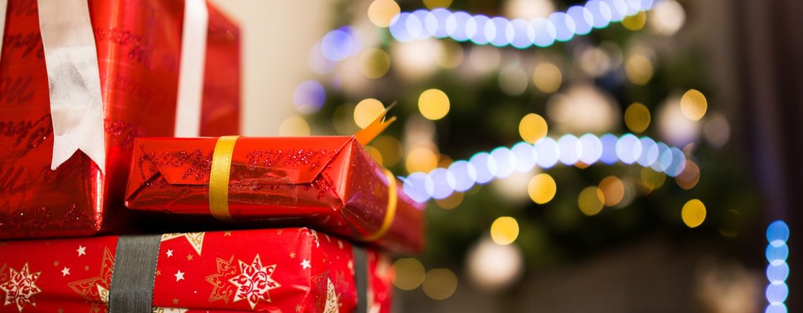 Cadeaux au pied du sapin de Noël
