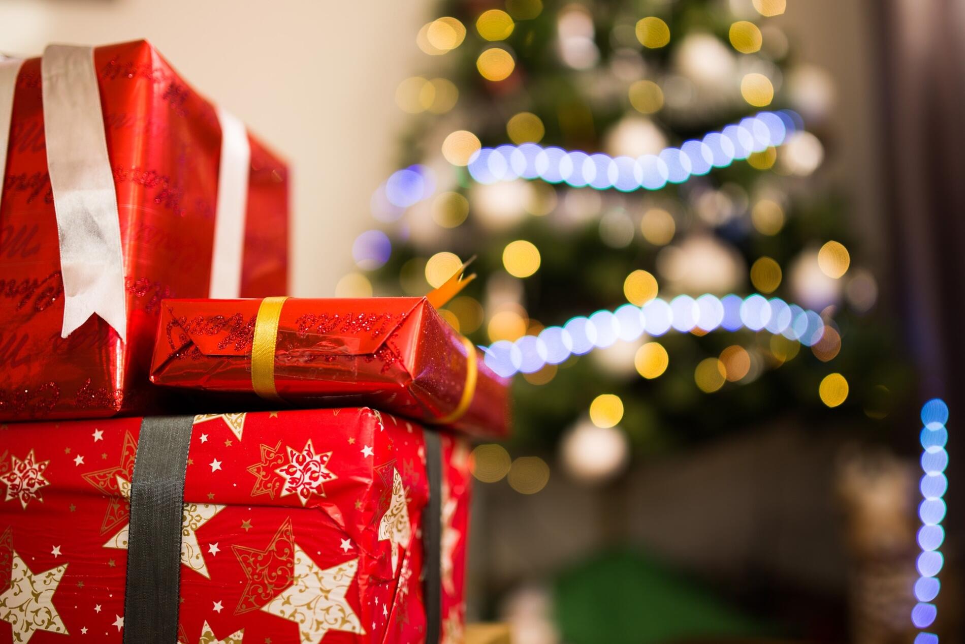 Cadeaux au pied du sapin de Noël