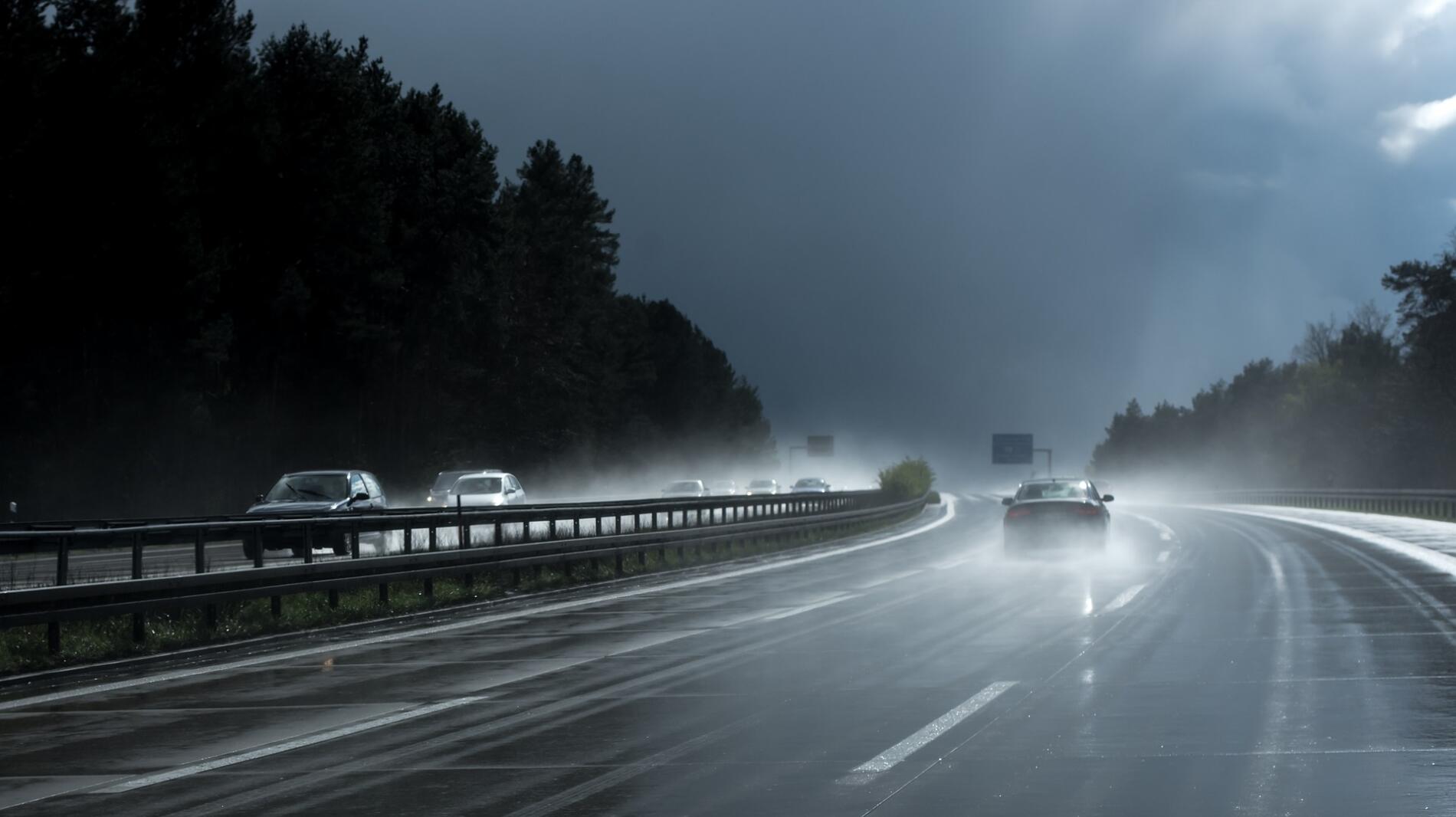 Les techniques de pilotage pour conduire sous la pluie