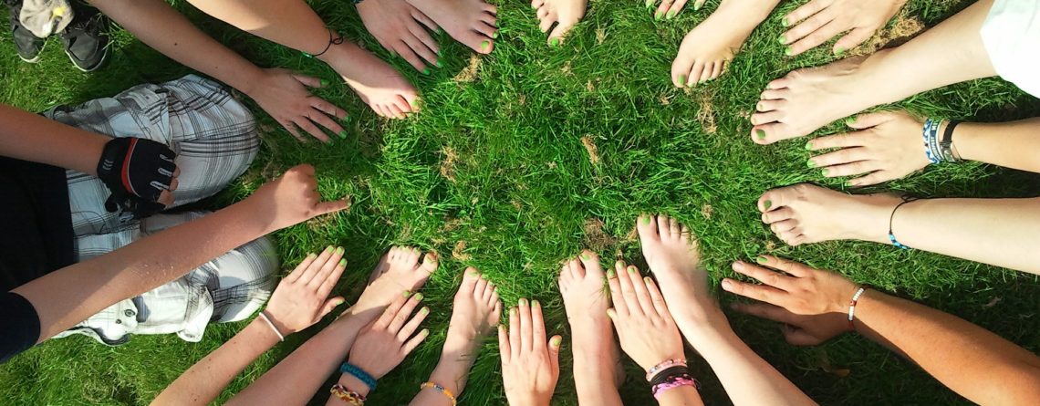 Mains formant une rondelors d'une journée de Team building