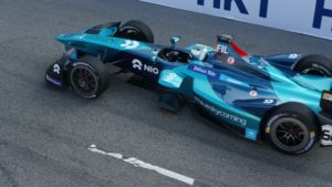 monoplace bleue du championnat de Formule E