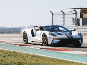 Conduire une voiture de sport : Astuces pour son stage de pilotage