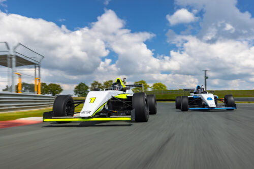 Pilote en Formule 4 Tatuus lors d'un stage CD Sport
