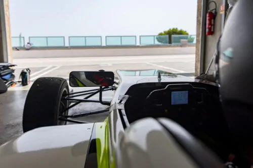 Monoplace au stand entre deux sessions de roulage