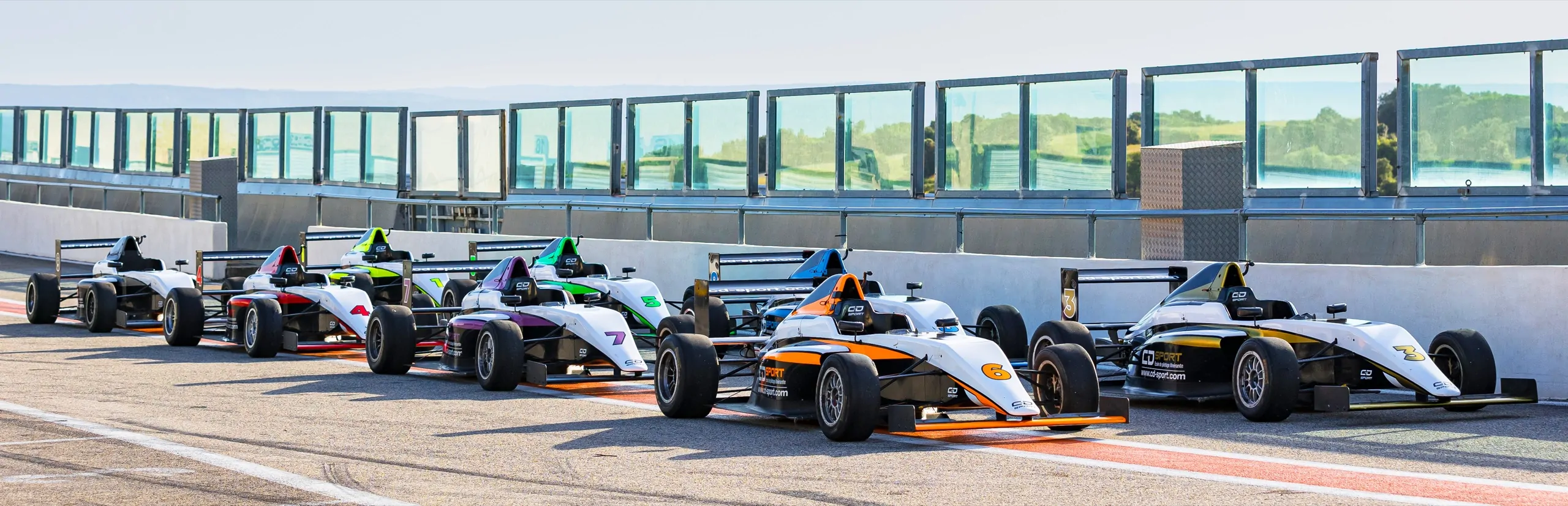 Formule 4 Tatuus en piste lors d’un stage de pilotage CD Sport