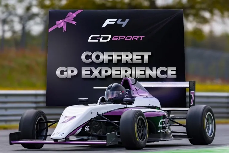 Coffret cadeau GP Expérience : Formule 4 CD Sport devant le panneau du coffret