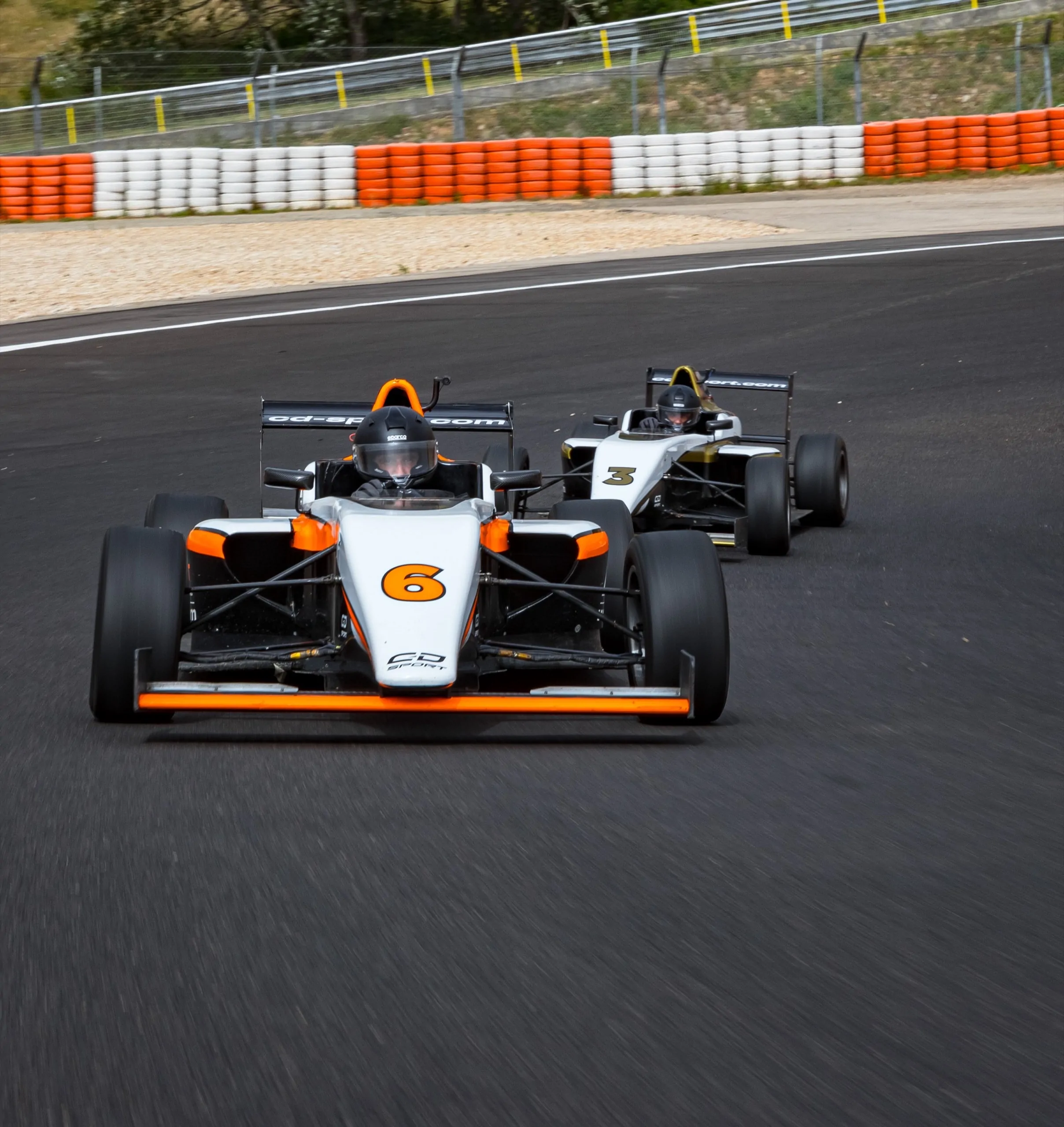 Formule 4 Tatuus T-014 en détail (1/6)