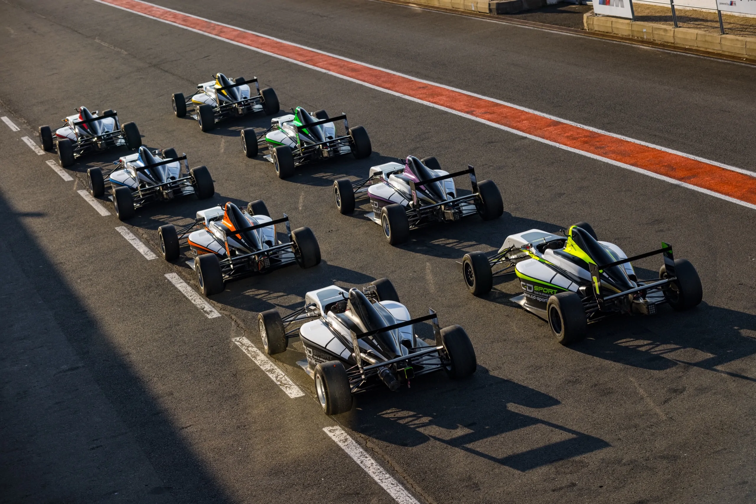 Formule 4 Tatuus T-014 en détail (5/6)